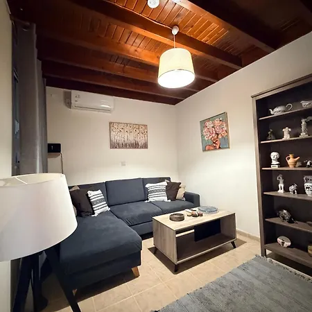 Giannis House